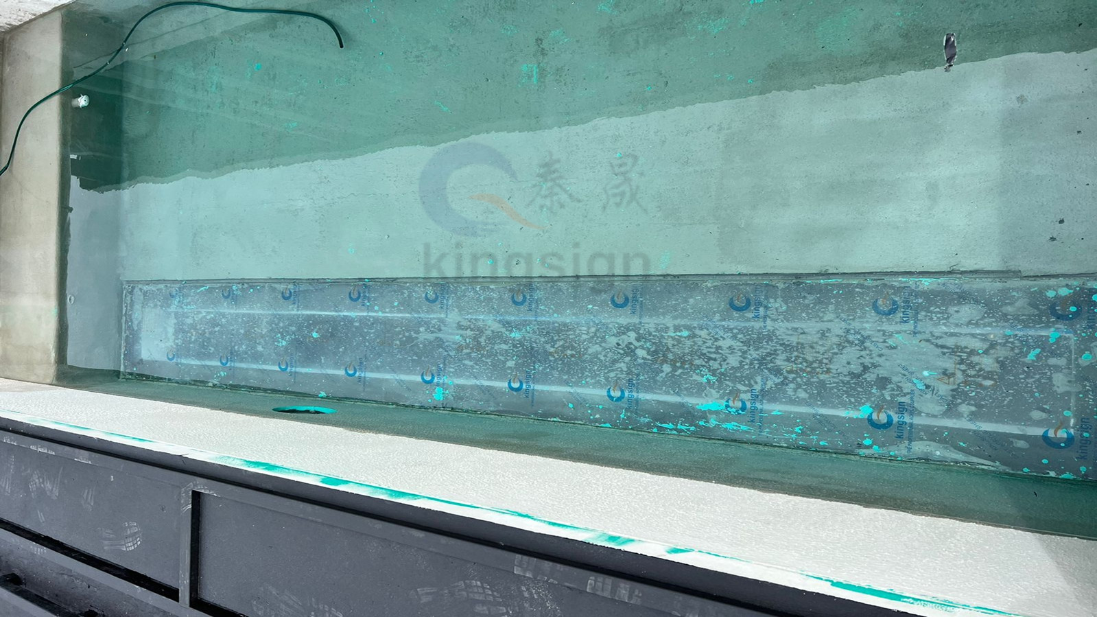Göy üzgüçülük hovuzunun pəncərəsi üçün akril panel