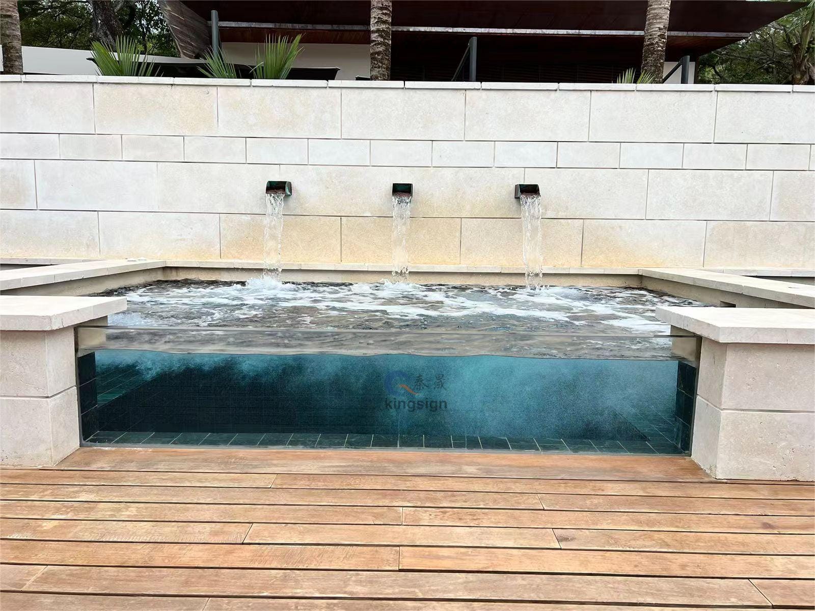 Üzgüçülük hovuzu pəncərələri kimi şüşə əvəzinə akril hesabat istifadə olunur?