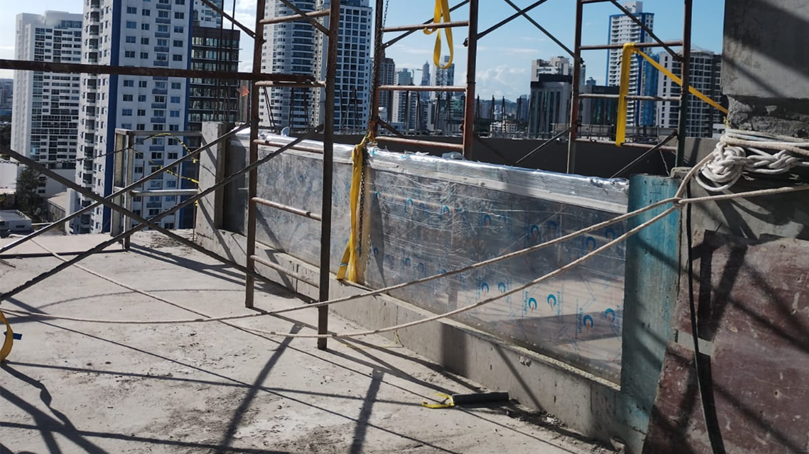 Açıq Hovuz Pəncərəsi üçün 100mm Qalınlıqda Akril Panel